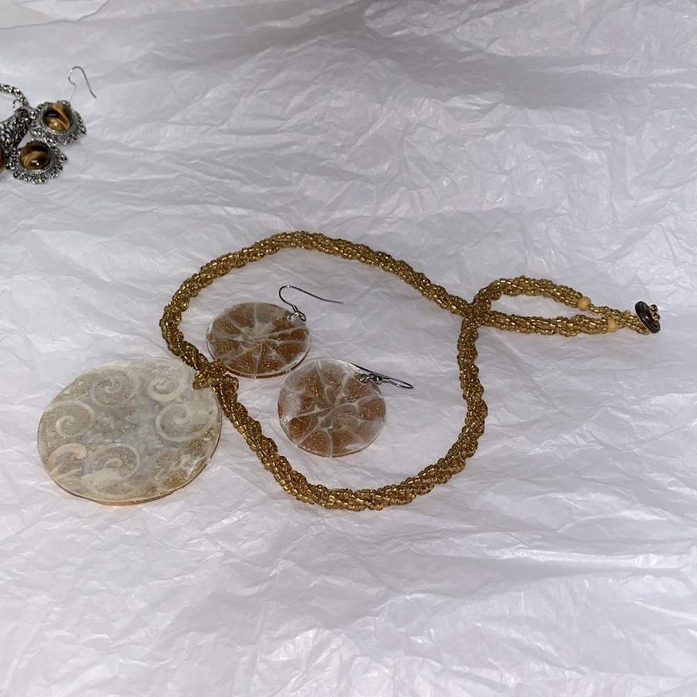 Customgold Colored Acrylic/Bead/Shell Necklace An… - image 2